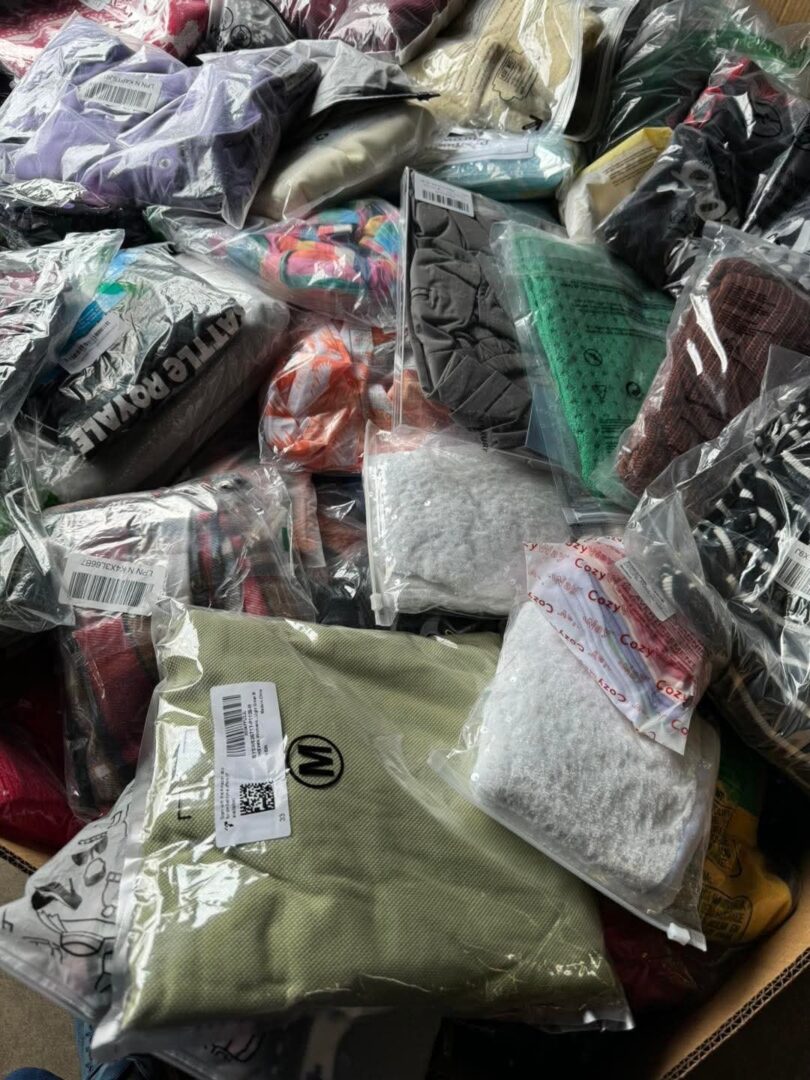 Men And Women Clothing Pallet - Image 9