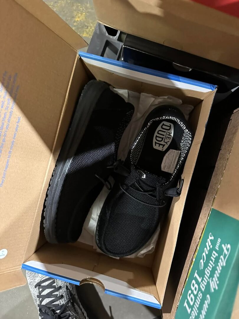 CUSTOMER RETURNS MIXED SHOE PALLET – 30 PAIRS PER PALLET - Image 10