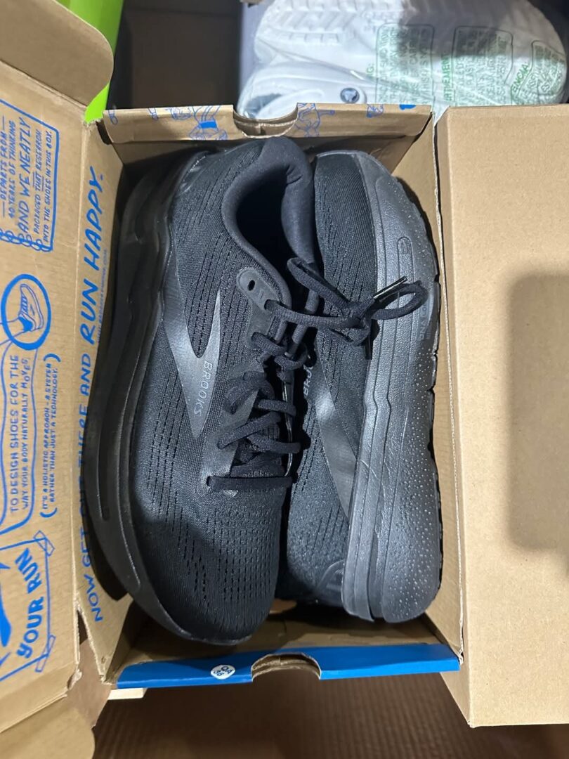 CUSTOMER RETURNS MIXED SHOE PALLET – 30 PAIRS PER PALLET - Image 2