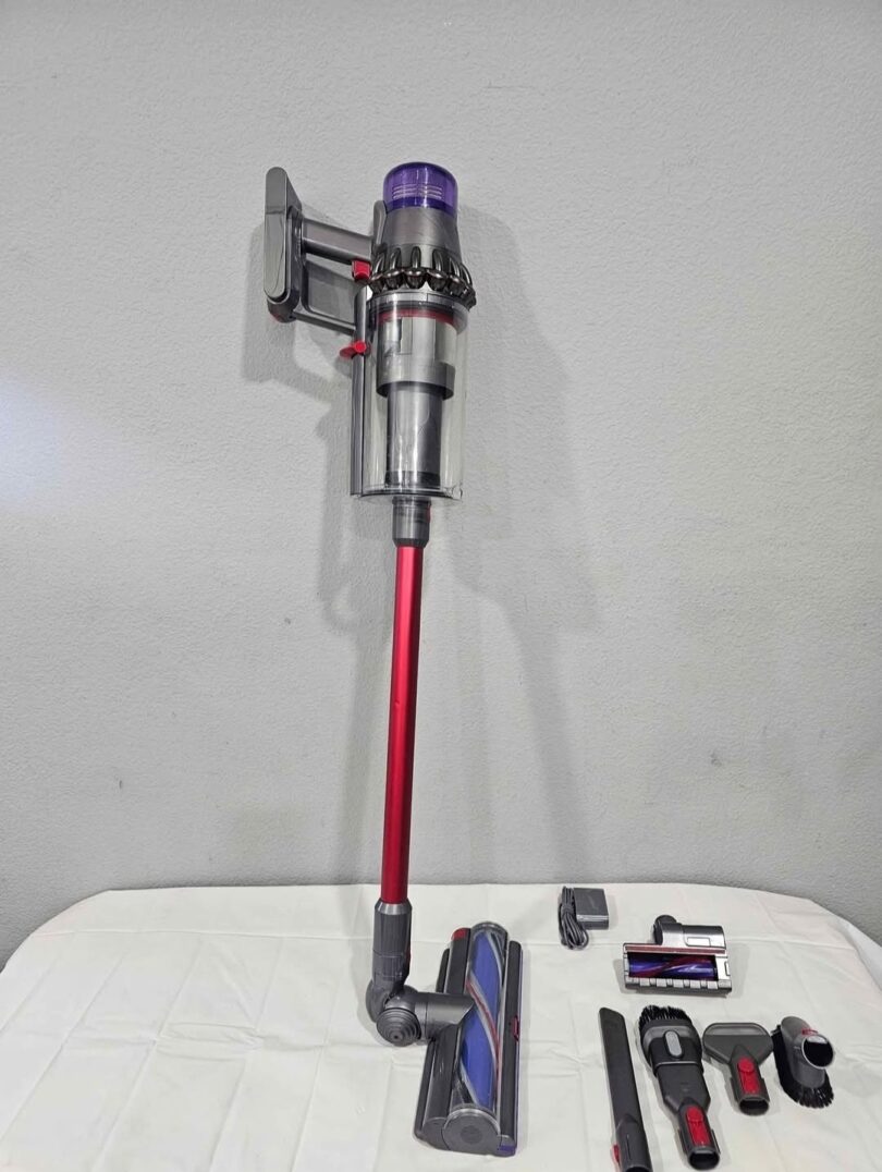 Dyson Stick Vacuum Cleaner - Image 2